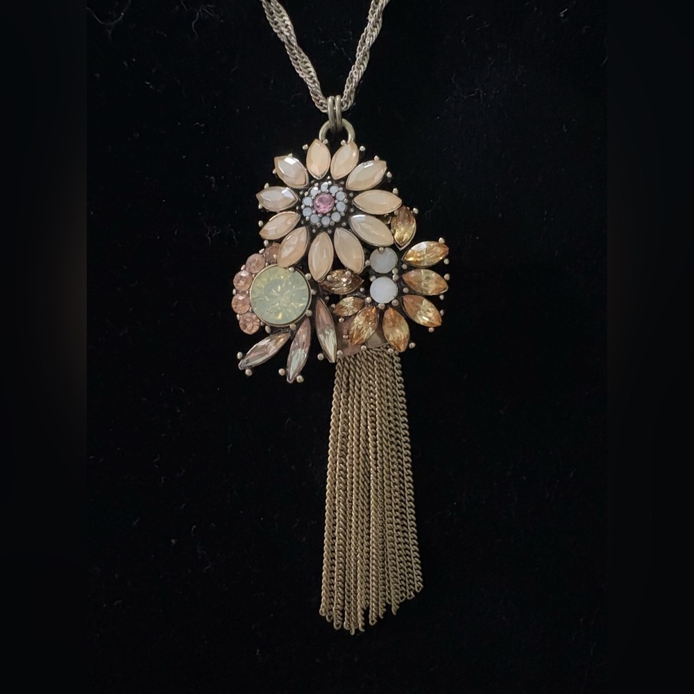 Gold Toned & Cream Floral Pendant Necklace W Matching Earrings